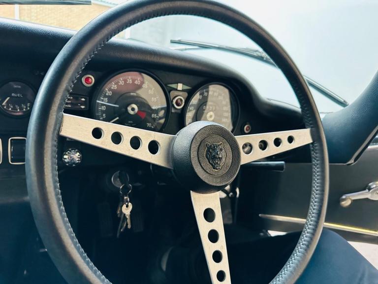  Jaguar E-Type Manual