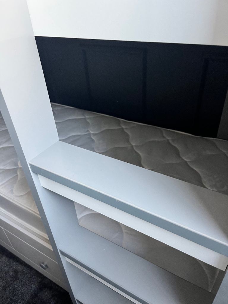 Bunk bed 