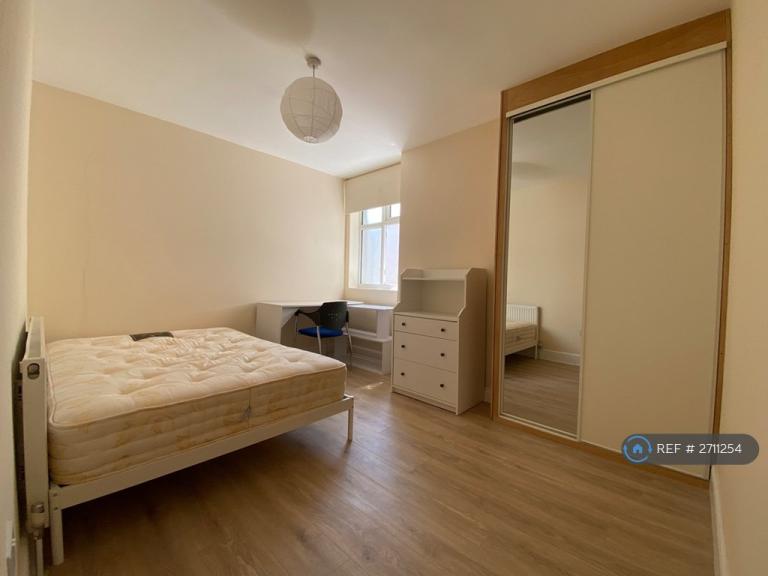 1 bedroom in Lees Road, Uxbridge, UB8 (#2711254)