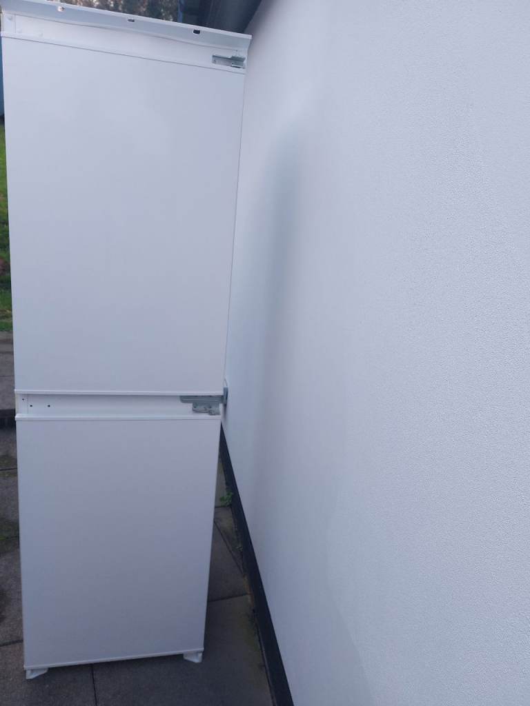 Bush integrated fridge freezer 50/50 BIFF5050