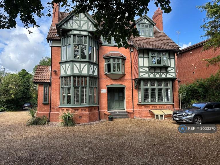 2 bedroom flat in Wilmslow Road, Manchester, M20 (2 bed) (#3033370)