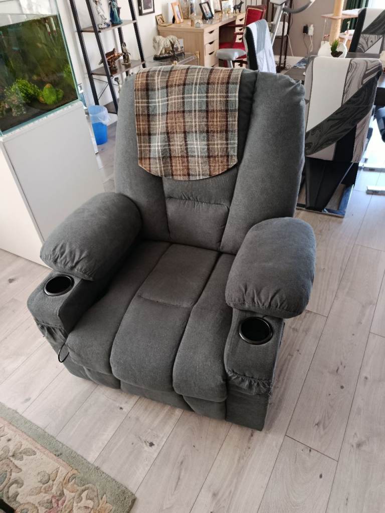 HOMCOM Oversized Riser and Recliner Chair