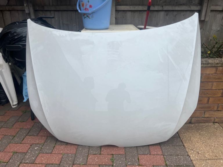 Volkswagen Golf 7.5 bonnet