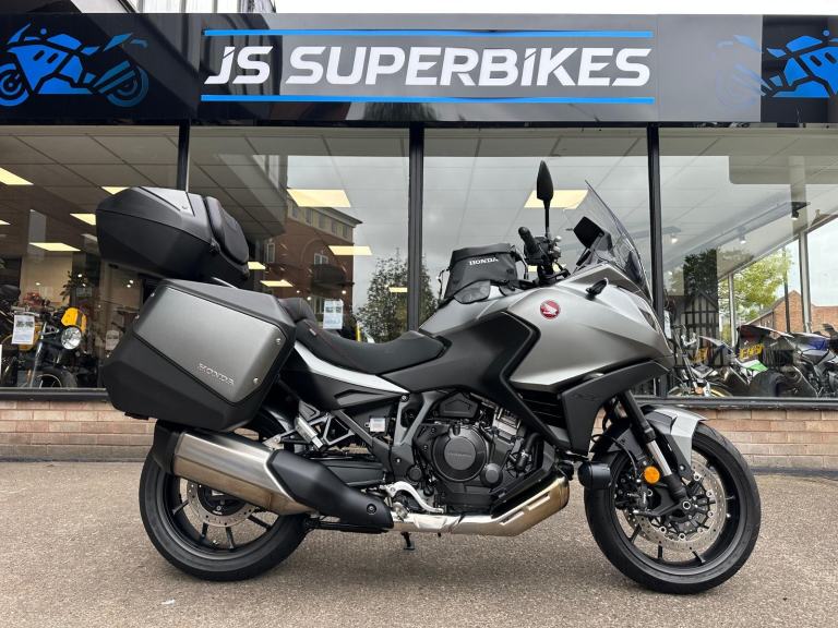 HONDA NT1100 A-P VOYAGER PACK 2024 - 1697 MILES - EXCELLENT CONDITION