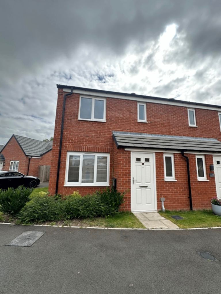 House to rent 3 bed en-suite Shepshed Loughbrough driveway 2 bathrooms 