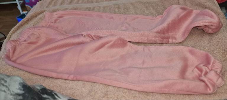 Girls Pink jogging bottoms size 5 to 6yrs 