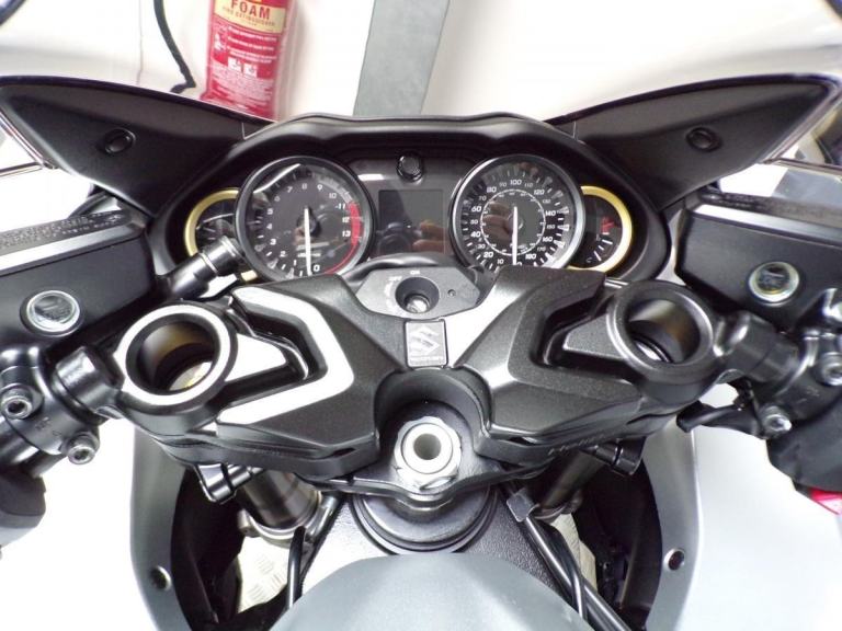 2021 SUZUKI GSX1300R HAYABUSA - 4001 MILES ONLY