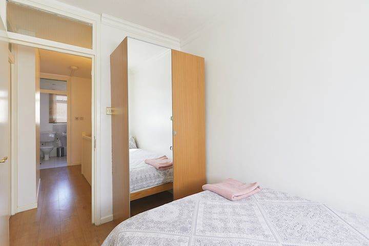 Single Bedroom accommodation w/ Bathroom
