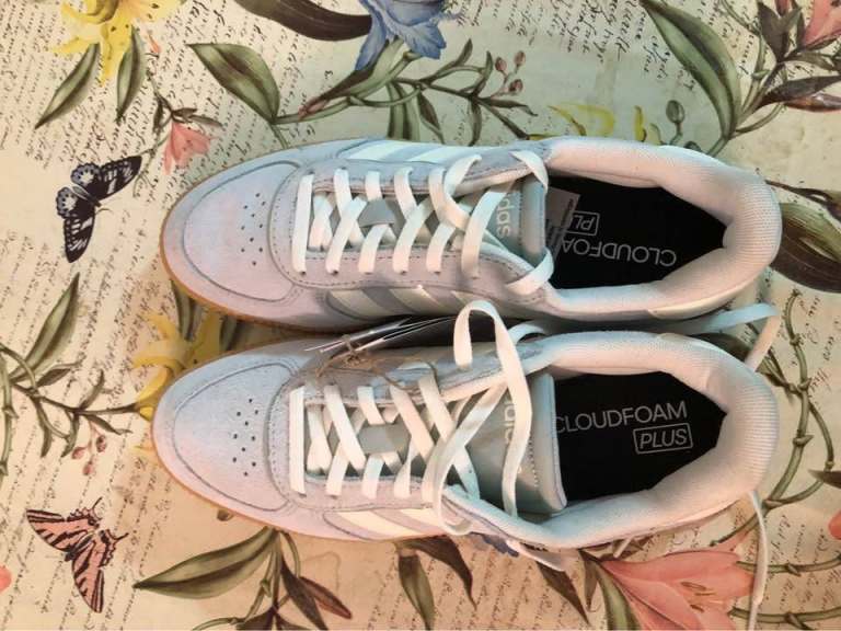 Adidas unisex trainers size 7 Brand new