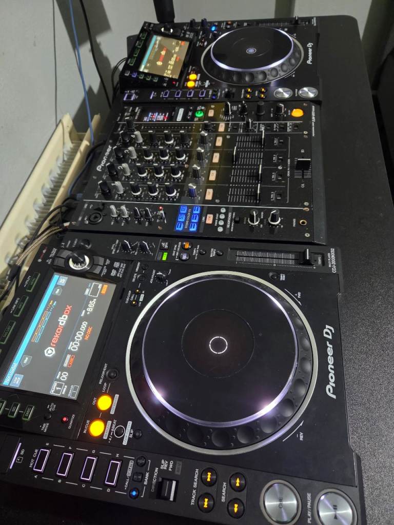 2x Pioneer CDJ-2000NXS2 + DJM-900NXS + Swan Flight Cases