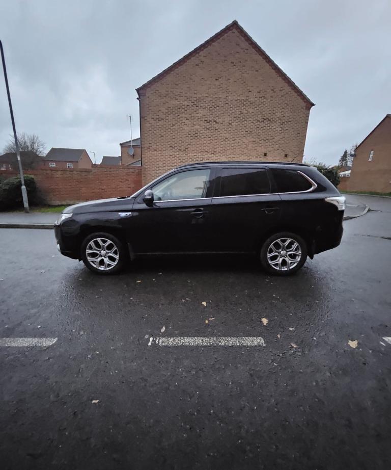 Mitsubishi Outlander 2015 | Automatic | Reliable Family SUV