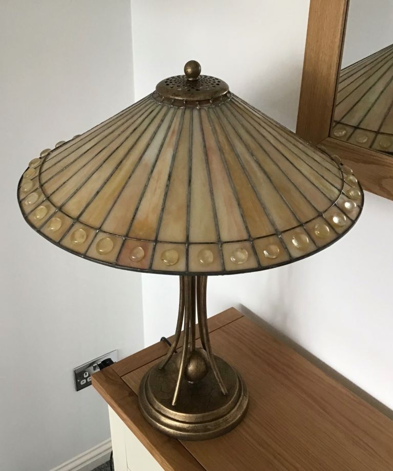 Cream and Gold Tiffany Style Glass Table Lamp 