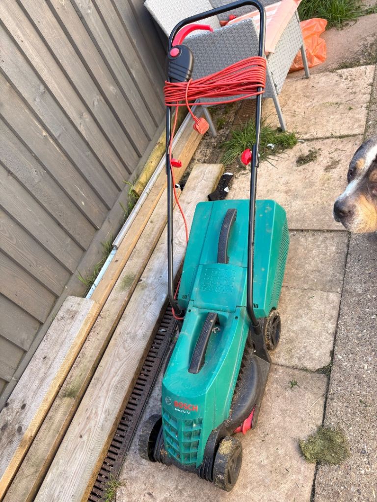 Bosch Rotak 32-12 Electric Lawnmower – Good Condition
