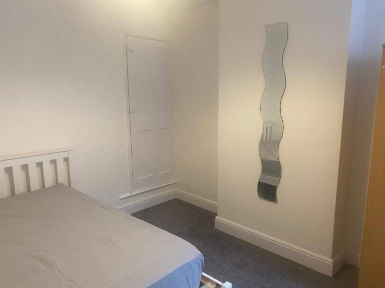MODERN SINGLE ROOM TO LET IN SHARE HOUSE IN LEICESTER LE3