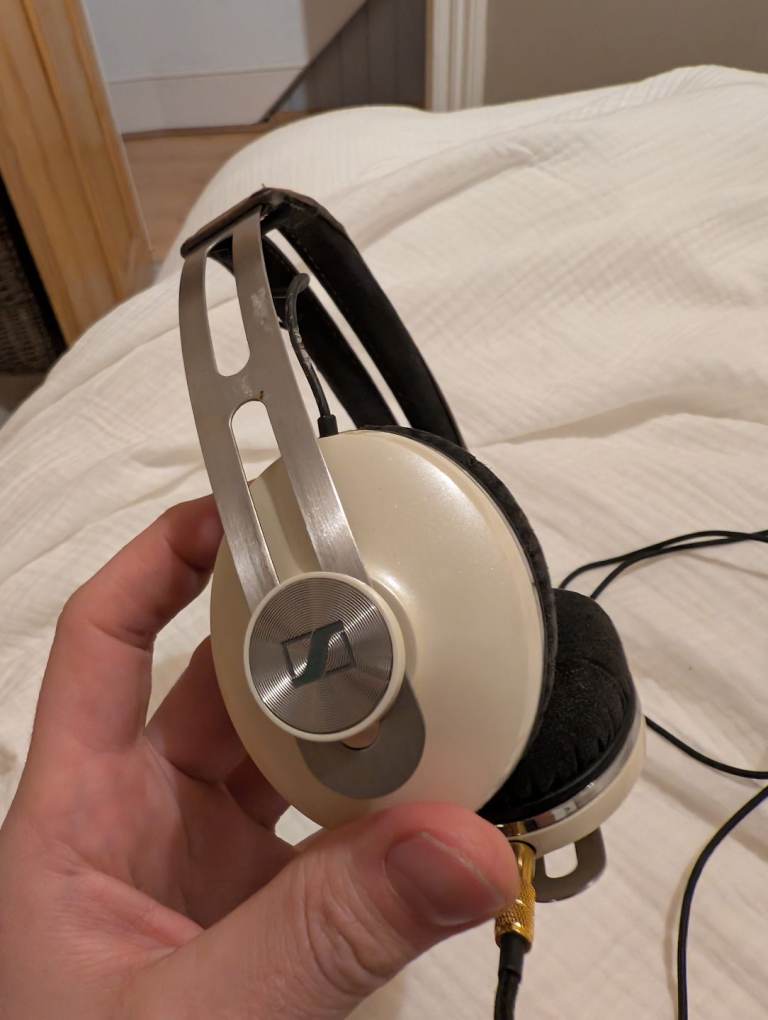 Sennheiser Momentum Headphones Over-Ear Brown Wired