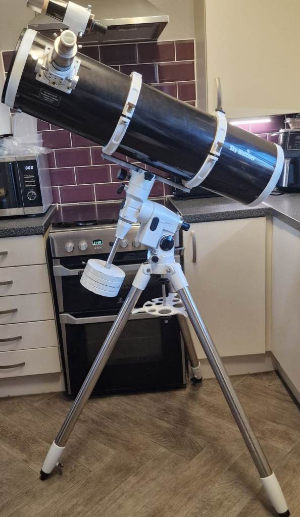 Sky watcher 8" (200mm) reflector telescope with EQ5 mount