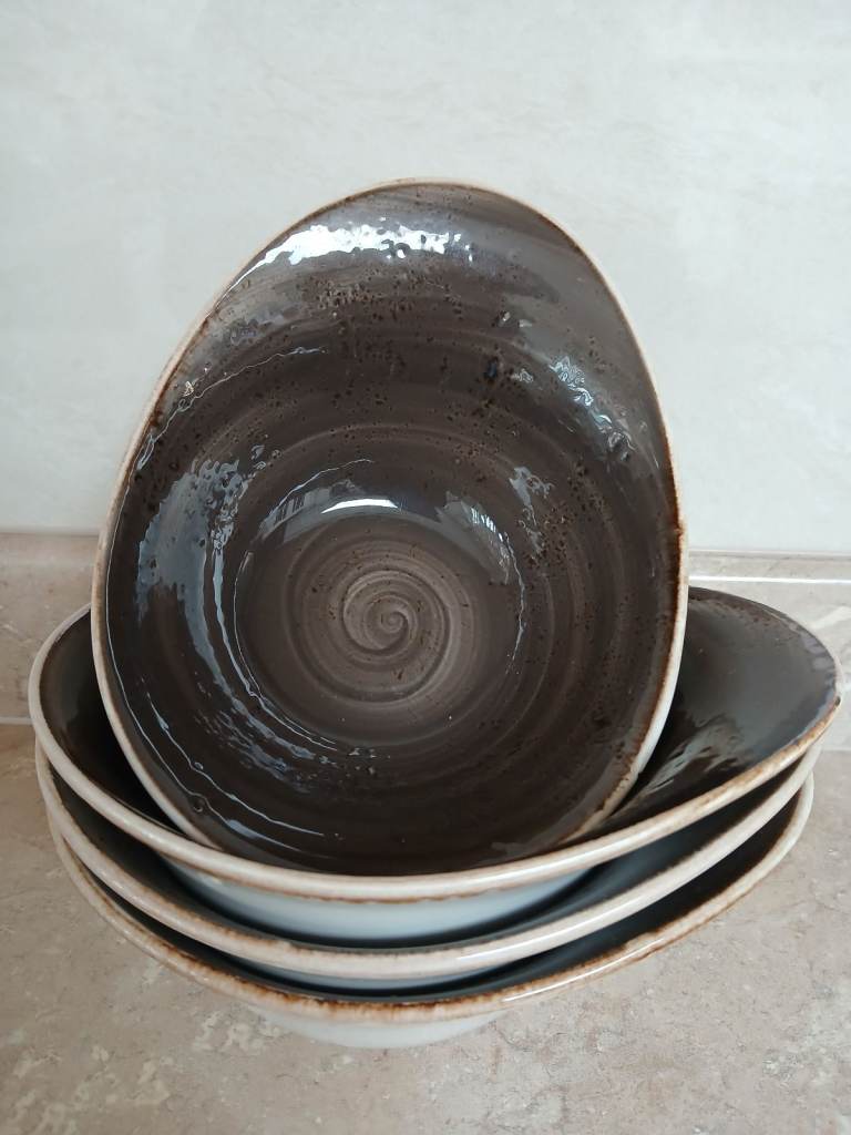 Ceramic bowls with a unique spiral design 