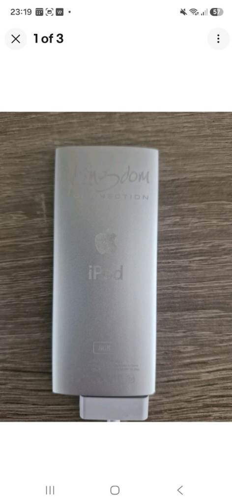 Apple iPod Nano 4th Gen 8GB - Silver, Working When Plugged In