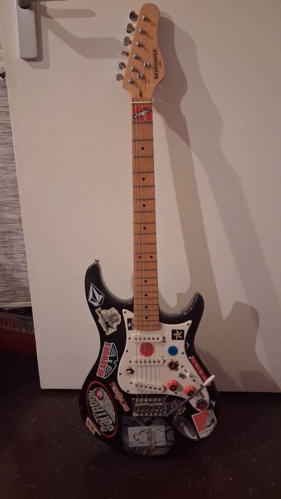 Electronic guitar 