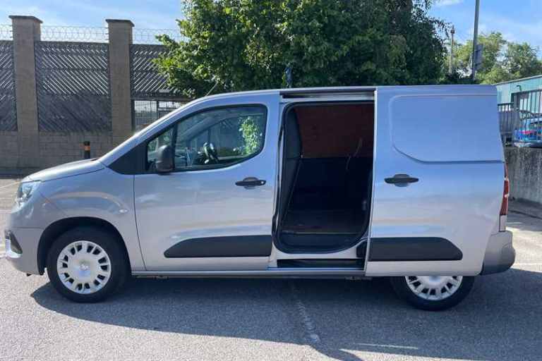 2022 Vauxhall Combo 1.5 Turbo D 2000 Sportive Panel Van 5dr Diesel Manual L1 H1 Euro 6 (100 ps) P...