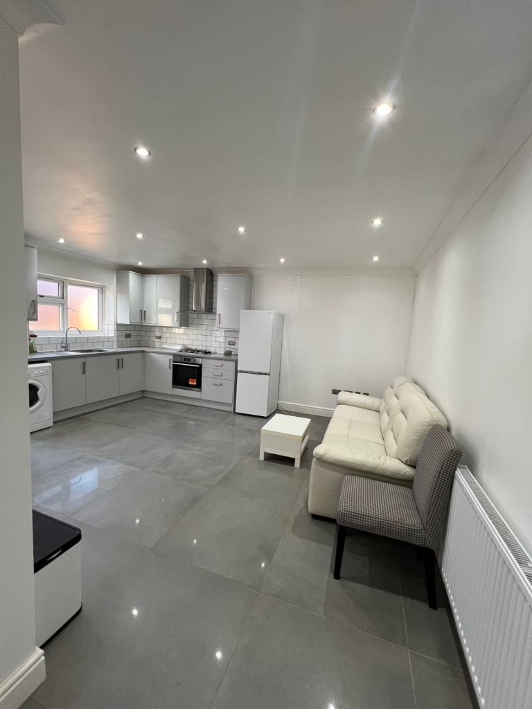 1 bedroom flat to rent in Newbury Park IG2