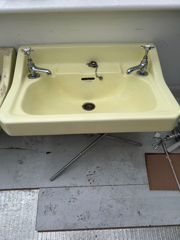 Vintage Yellow Bathroom Sink with Taps – Good Condition