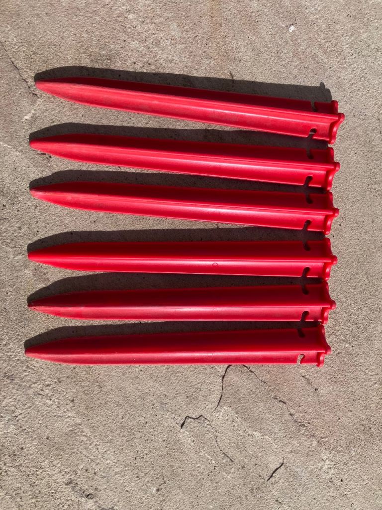 Isabella large red pegs