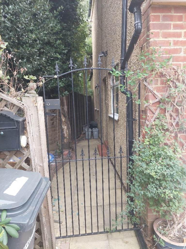 One bedroom ground floor flat. 