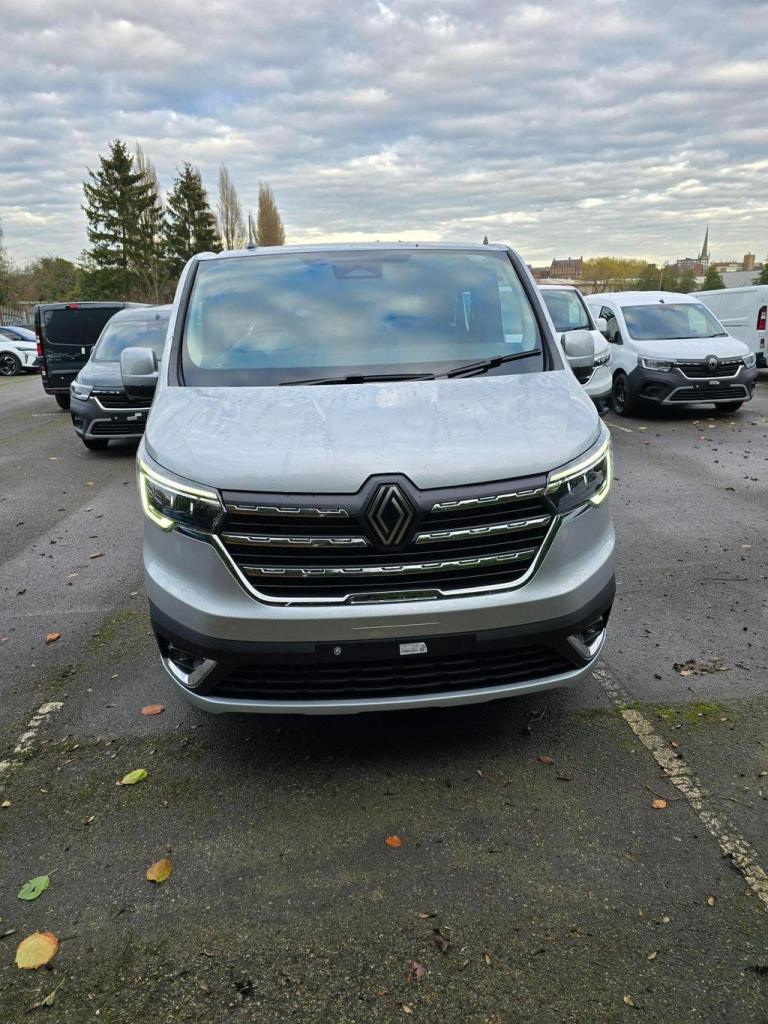RENAULT TRAFIC LL30 LWB EXTRA SPORT 6 SEAT CREW VAN AUTO GEARBOX  ** BRAND NEW**