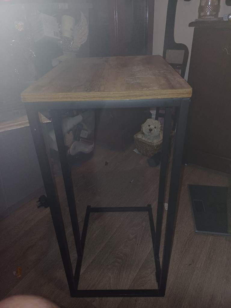Industrial Style Side Table – Wood Top, Black Frame