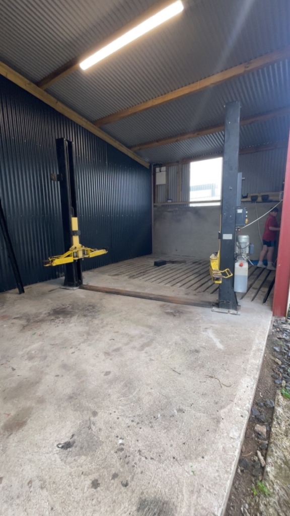 dunlop 4 tonne car lift working perfectly 
