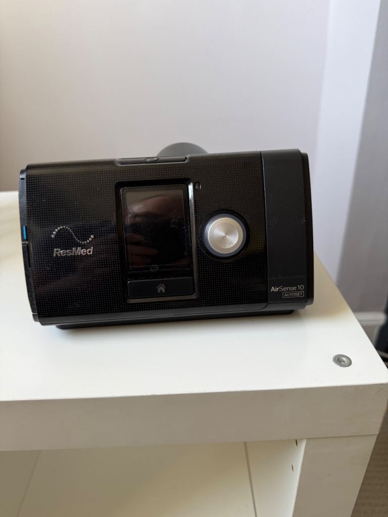 ResMed AirSense 10 CPAP Machine & Mask- Excellent Condition