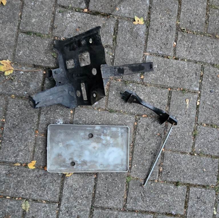 Toyota mr2 mk3 battery tray