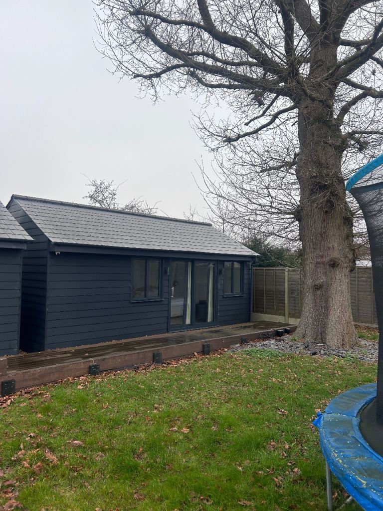 Large spacious garden annex