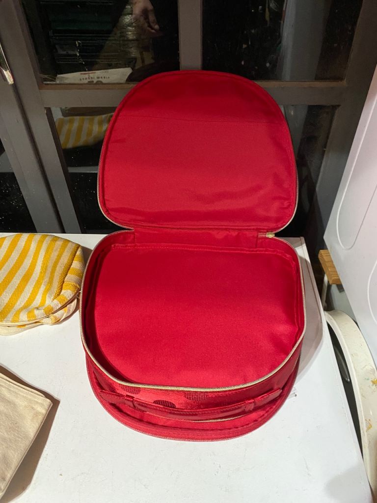 Estée Lauder make up bag with some more bags makeup bags 