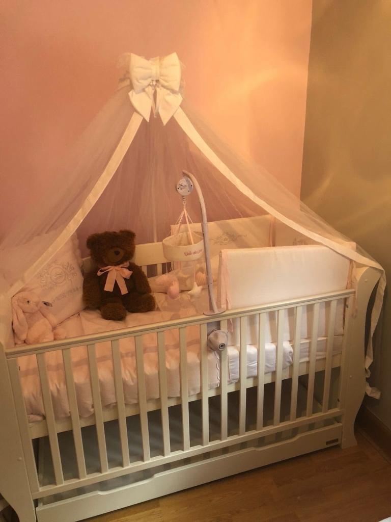 Baby Chatsworth Cot bed and Mattress – Good Condition
