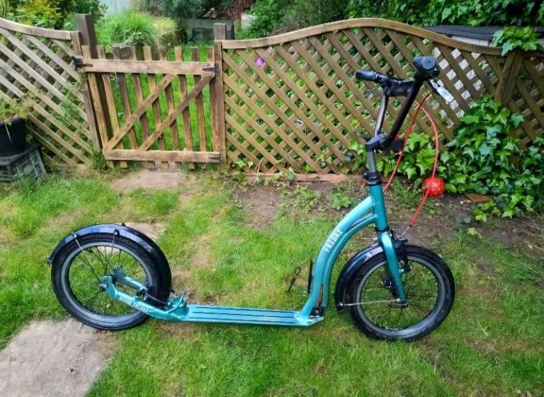 Yedoo Friday 16inch wheels Adult scooter with extra rrp £400