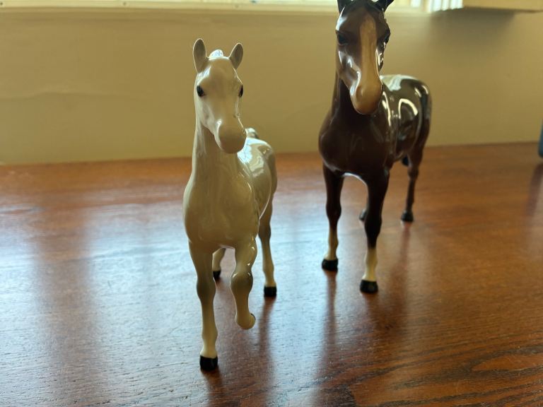 Pair of Beswick Decorative Horse Figurines – Excellent Condition