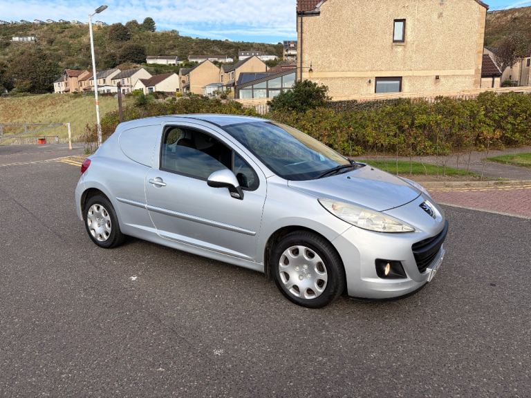 2012 PEUGEOT 207 1.4 HDI van long mot looks & drives great cheap little van 