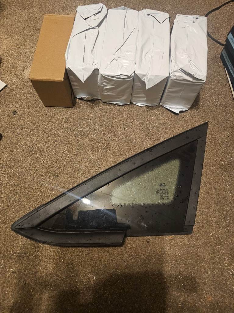 Ford fiesta 1/4window