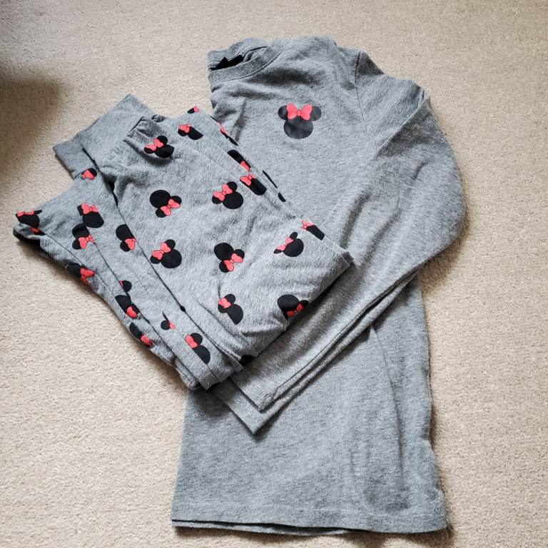 Mini Mouse pyjamas size 8-10 
