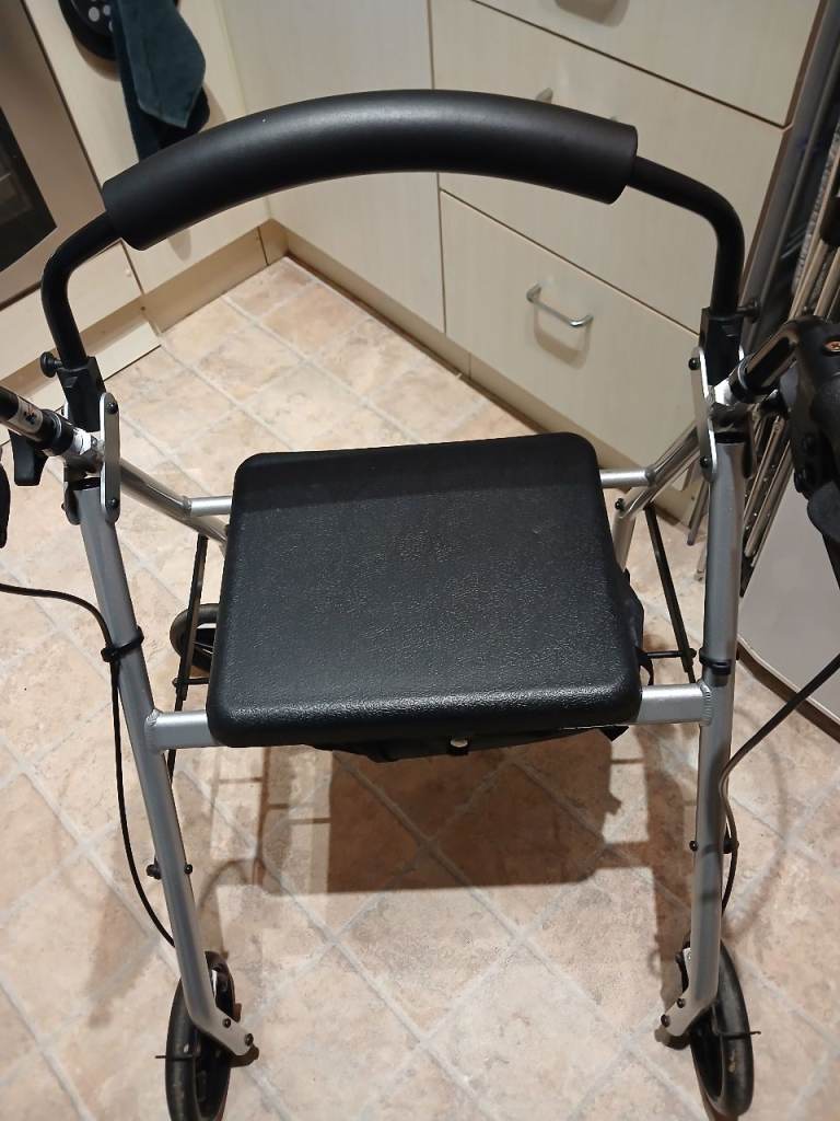 Drive 4 wheel rollator