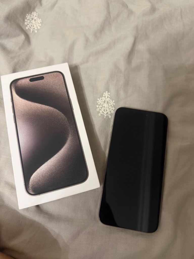 iPhone 15 pro max,natural titanium unlocked 256 GB ,immaculate condition looks like new 