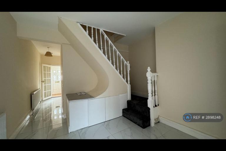 3 bedroom house in Orchard Road, Hounslow, TW4 (3 bed) (#2898248)
