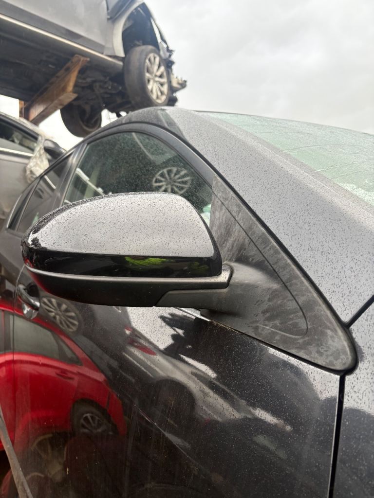 2007-2009 Mazda 3 Drivers Offside Electric Wing Mirror