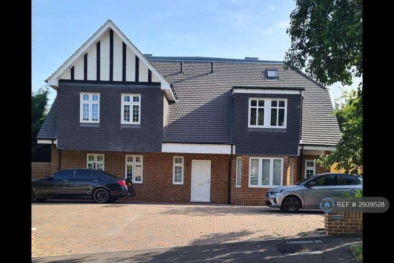 2 bedroom flat in Ark Apartments, South Croydon, CR2 (2 bed) (#2939528)