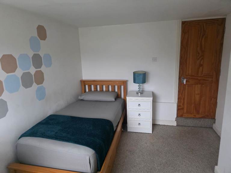 Single Room rent in Crawley 