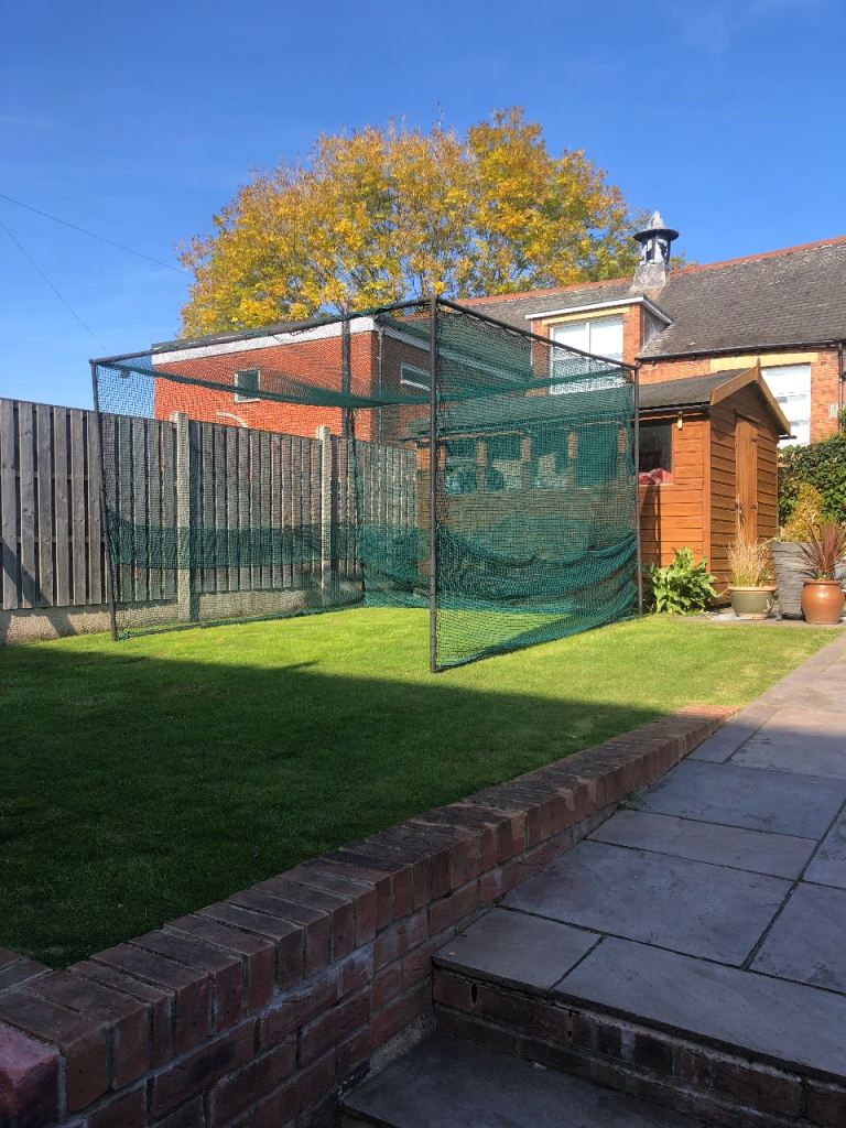 Golf net, mat & Garmin R10 simulator