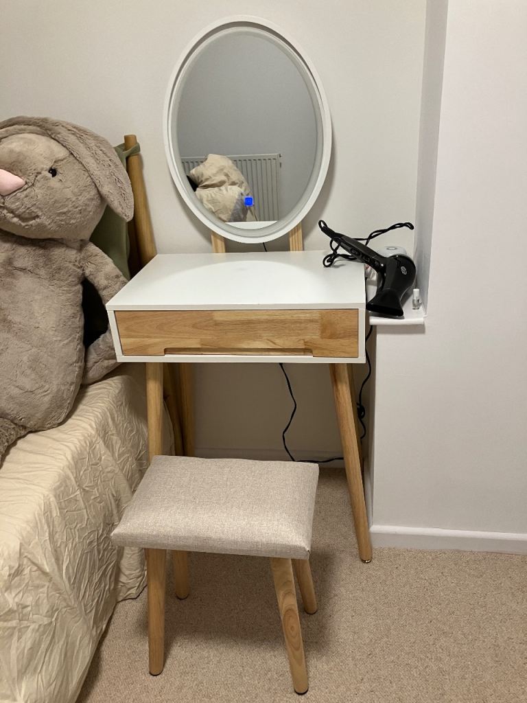 Brand new dressing table with stool and led lighted mirror