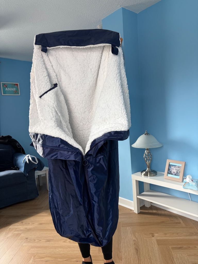 Cover for wheelchair (waterproof and warm)